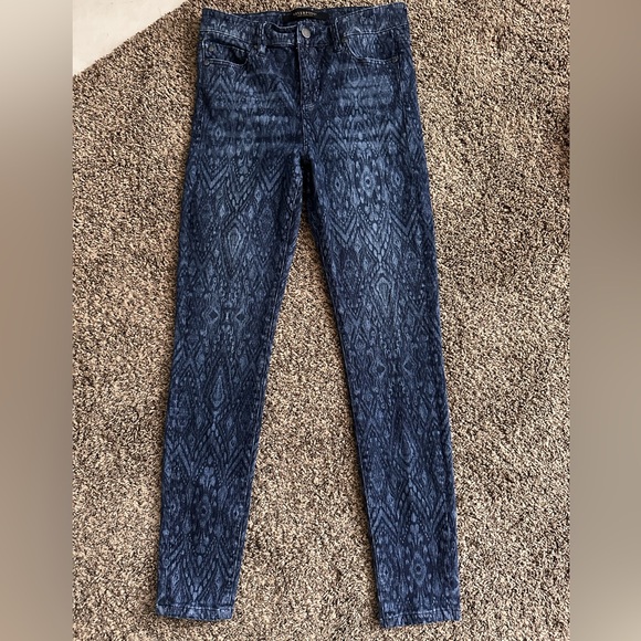 Liverpool Jeans Company Denim - Liverpool Los Angeles “the skinny” Jean in blue Aztec print - size 6/28